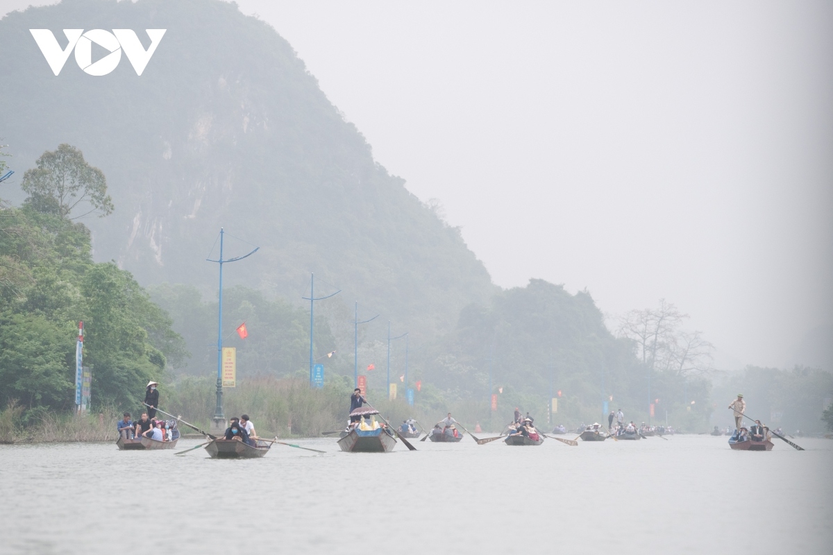 Hiểm họa từ những chuyến đò đêm chùa Hương